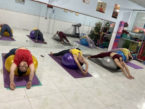 Yoga dáng xinh