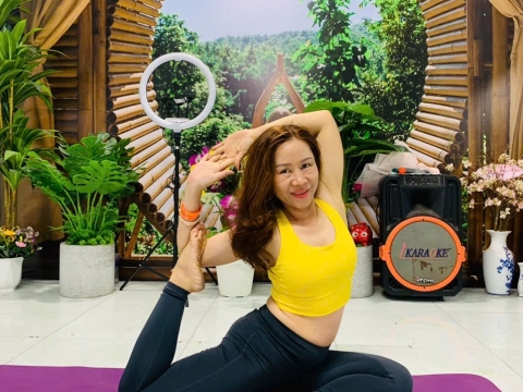 Yoga dáng xinh